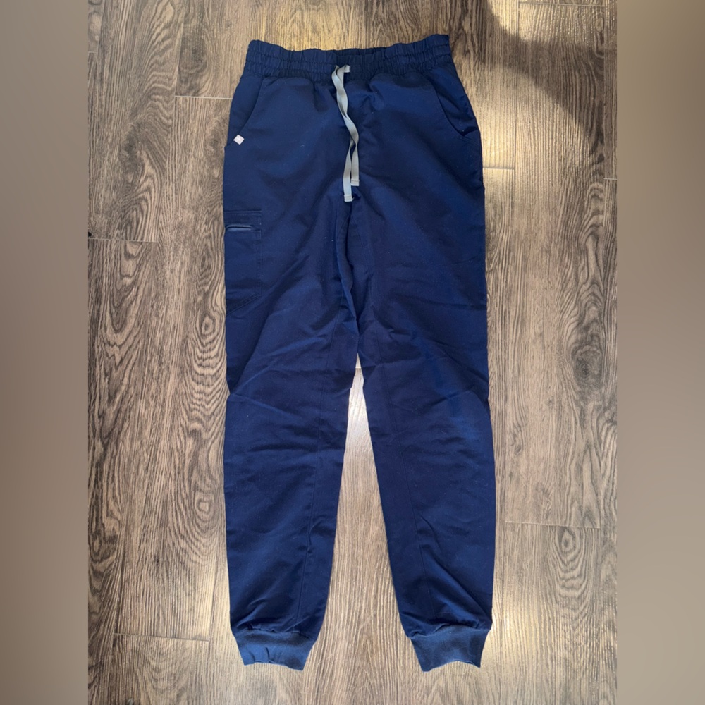 FIGS Women’s High-Waisted Zamora Jogger Scrub Pants in Navy